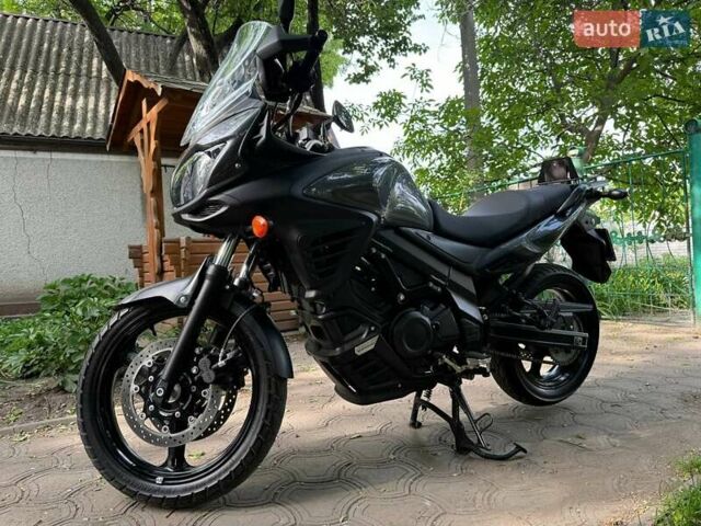 Серый Сузуки V-Strom 650, объемом двигателя 0.65 л и пробегом 8 тыс. км за 7950 $, фото 1 на Automoto.ua