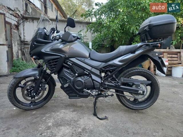 Серый Сузуки V-Strom 650, объемом двигателя 0 л и пробегом 7 тыс. км за 8200 $, фото 1 на Automoto.ua