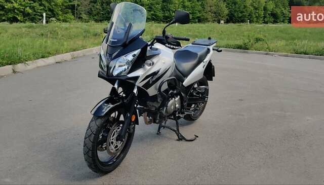 Серый Сузуки V-Strom 650, объемом двигателя 0.65 л и пробегом 45 тыс. км за 4799 $, фото 1 на Automoto.ua
