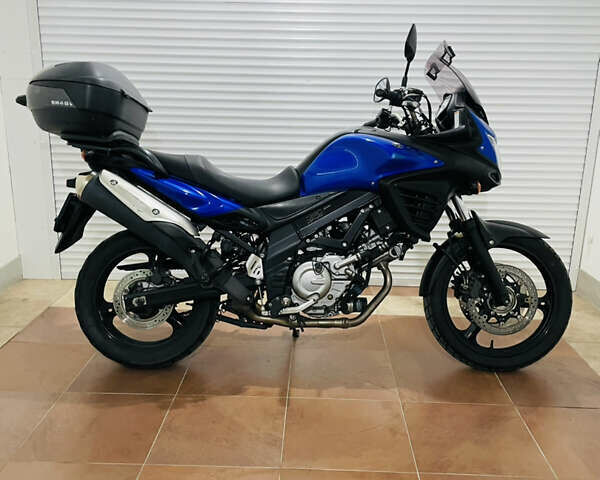 Сузуки V-Strom 650 2013 в Киеве на Automoto.ua Синий Сузуки V-Strom 650, объемом двигателя 0.65 л и пробегом 45 тыс. км за 7500 $, фото 1 на Automoto.ua