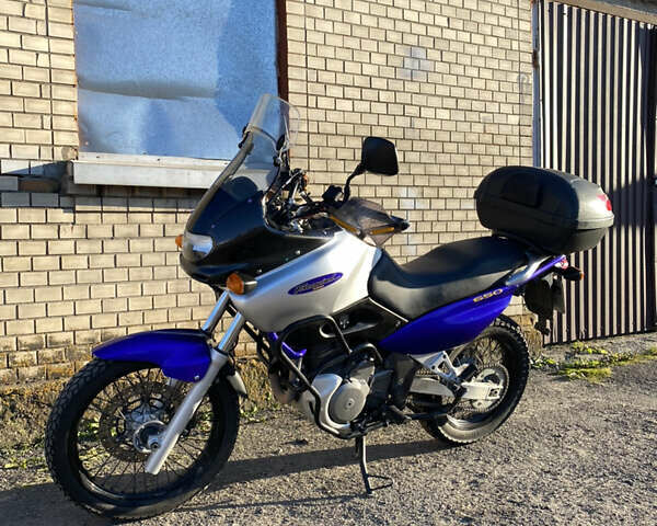 Сірий Сузукі XF 650 Freewind, об'ємом двигуна 0.6 л та пробігом 60 тис. км за 3100 $, фото 1 на Automoto.ua