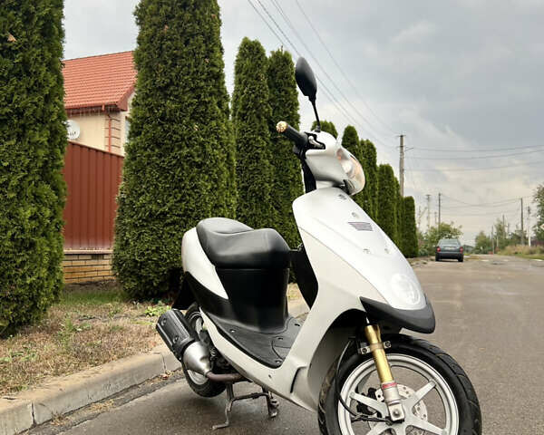 Серый Сузуки ZZ 50, объемом двигателя 49.9 л и пробегом 8 тыс. км за 850 $, фото 1 на Automoto.ua