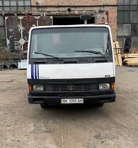 Белый TATA LPT 613, объемом двигателя 5.68 л и пробегом 420 тыс. км за 4800 $, фото 1 на Automoto.ua