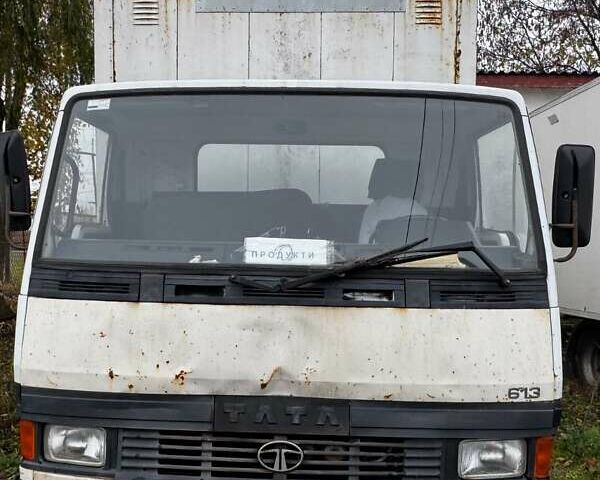 Белый TATA LPT 613, объемом двигателя 5.67 л и пробегом 395 тыс. км за 2800 $, фото 1 на Automoto.ua