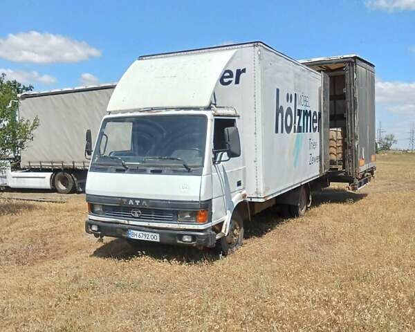 Белый TATA LPT 613, объемом двигателя 5.68 л и пробегом 499 тыс. км за 4300 $, фото 1 на Automoto.ua