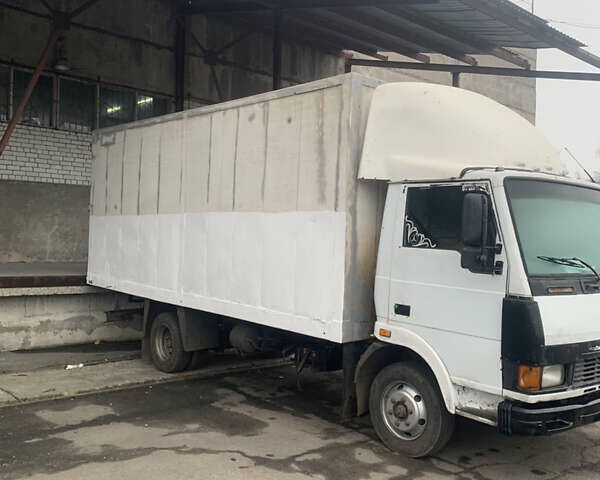 Белый TATA LPT 613, объемом двигателя 5.7 л и пробегом 300 тыс. км за 4500 $, фото 1 на Automoto.ua