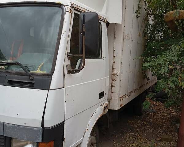 Белый TATA LPT 613, объемом двигателя 5.68 л и пробегом 600 тыс. км за 3000 $, фото 1 на Automoto.ua