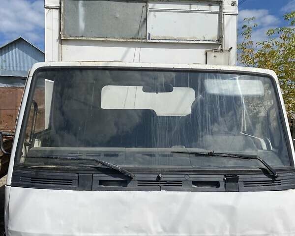 Белый TATA LPT 613, объемом двигателя 5.7 л и пробегом 350 тыс. км за 3600 $, фото 1 на Automoto.ua