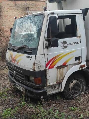 Белый TATA LPT 613, объемом двигателя 5.68 л и пробегом 20 тыс. км за 1800 $, фото 1 на Automoto.ua