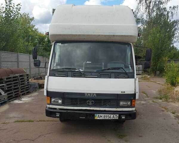 Белый TATA LPT 613, объемом двигателя 5.68 л и пробегом 402 тыс. км за 7500 $, фото 1 на Automoto.ua