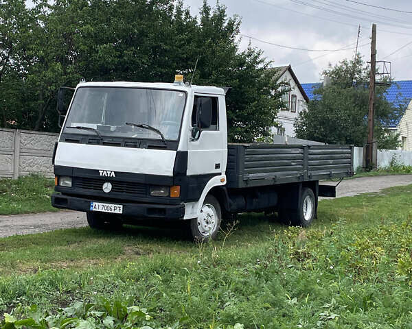Белый TATA LPT 613, объемом двигателя 5.68 л и пробегом 220 тыс. км за 4999 $, фото 1 на Automoto.ua