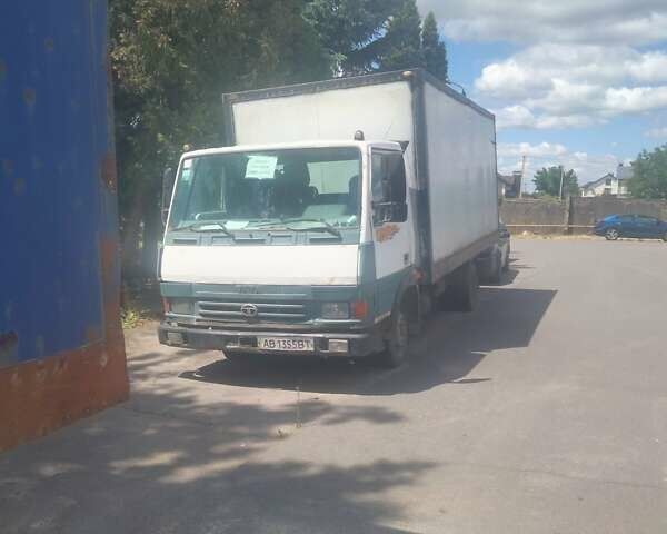 Белый TATA LPT 613, объемом двигателя 5.68 л и пробегом 720 тыс. км за 4000 $, фото 1 на Automoto.ua