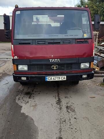 Красный TATA LPT 613, объемом двигателя 5.7 л и пробегом 127 тыс. км за 8200 $, фото 1 на Automoto.ua