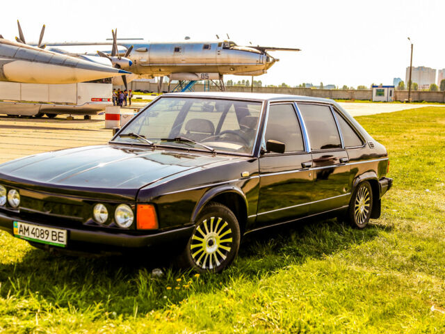 Чорний Татра 613, об'ємом двигуна 3.5 л та пробігом 110 тис. км за 181 $, фото 1 на Automoto.ua