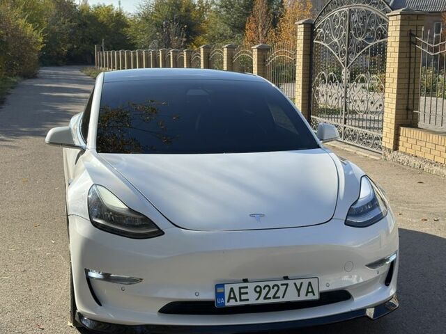 Белый Тесла Модель 3, объемом двигателя 0 л и пробегом 114 тыс. км за 16000 $, фото 1 на Automoto.ua