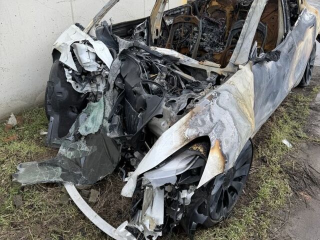 Білий Тесла Модель 3, об'ємом двигуна 0 л та пробігом 50 тис. км за 1000 $, фото 1 на Automoto.ua