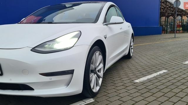 Белый Тесла Модель 3, объемом двигателя 0 л и пробегом 220 тыс. км за 13750 $, фото 1 на Automoto.ua