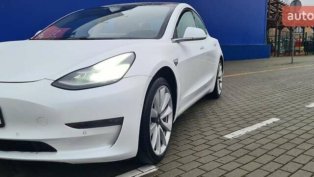 Белый Тесла Модель 3, объемом двигателя 0 л и пробегом 247 тыс. км за 13950 $, фото 1 на Automoto.ua