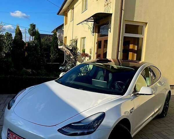 Тесла Модель 3 2017 в Львове на Automoto.ua Белый Тесла Модель 3, объемом двигателя 0 л и пробегом 199 тыс. км за 15999 $, фото 1 на Automoto.ua