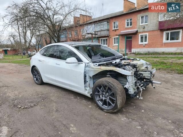 Белый Тесла Модель 3, объемом двигателя 0 л и пробегом 77 тыс. км за 9100 $, фото 1 на Automoto.ua