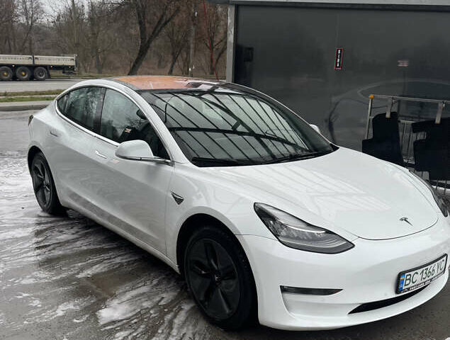 Белый Тесла Модель 3, объемом двигателя 0 л и пробегом 131 тыс. км за 16000 $, фото 1 на Automoto.ua