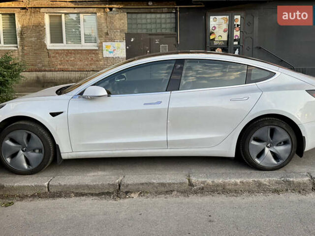 Белый Тесла Модель 3, объемом двигателя 0 л и пробегом 153 тыс. км за 14200 $, фото 1 на Automoto.ua