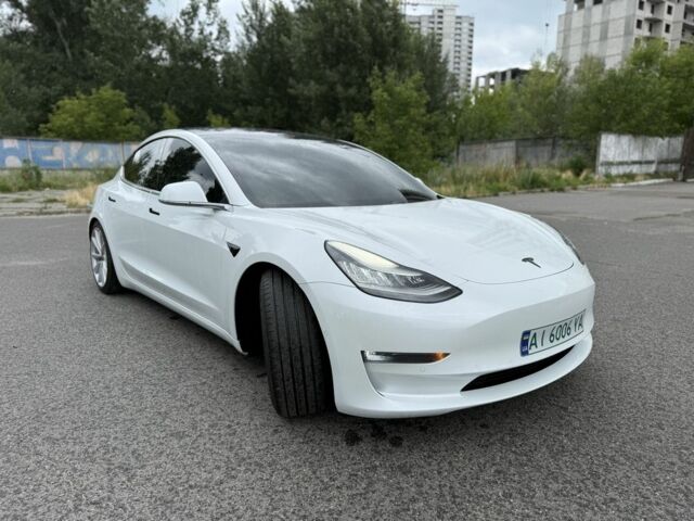 Білий Тесла Модель 3, об'ємом двигуна 0 л та пробігом 49 тис. км за 18500 $, фото 1 на Automoto.ua