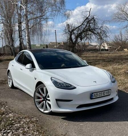 Білий Тесла Модель 3, об'ємом двигуна 0 л та пробігом 51 тис. км за 18500 $, фото 1 на Automoto.ua