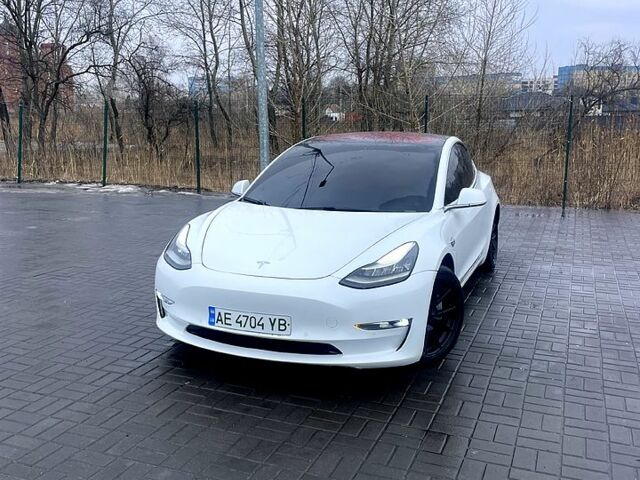 Белый Тесла Модель 3, объемом двигателя 62 л и пробегом 141 тыс. км за 14800 $, фото 1 на Automoto.ua