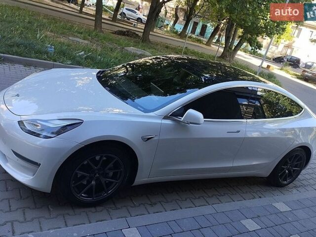 Білий Тесла Модель 3, об'ємом двигуна 0 л та пробігом 140 тис. км за 17000 $, фото 1 на Automoto.ua