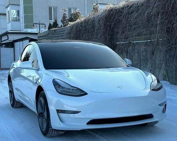 Білий Тесла Модель 3, об'ємом двигуна 0 л та пробігом 101 тис. км за 15700 $, фото 1 на Automoto.ua