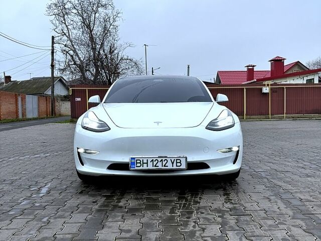Білий Тесла Модель 3, об'ємом двигуна 0 л та пробігом 123 тис. км за 18000 $, фото 1 на Automoto.ua