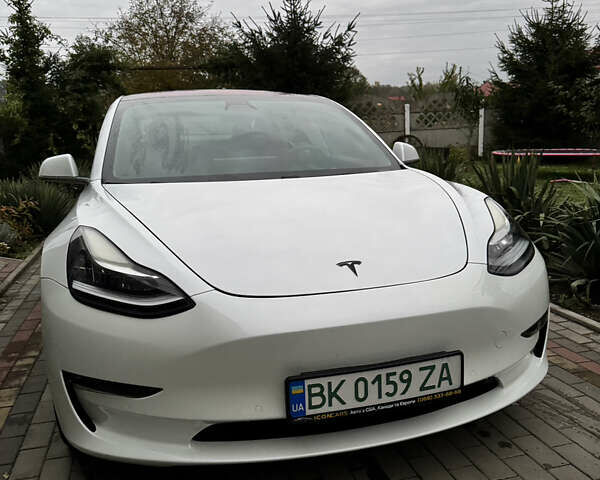 Белый Тесла Модель 3, объемом двигателя 0 л и пробегом 123 тыс. км за 16595 $, фото 1 на Automoto.ua