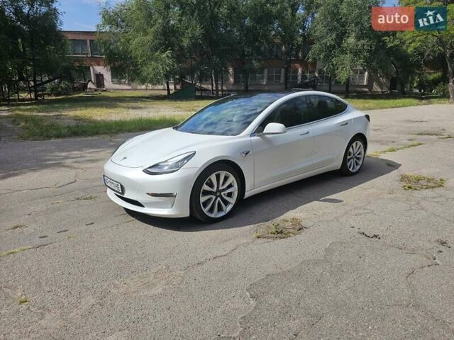 Білий Тесла Модель 3, об'ємом двигуна 0 л та пробігом 69 тис. км за 21000 $, фото 1 на Automoto.ua