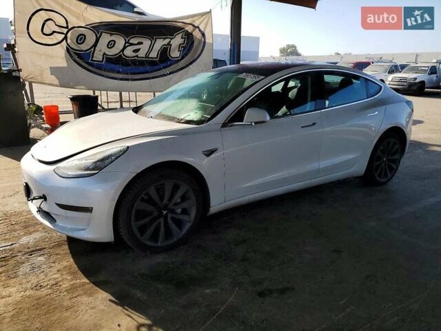 Білий Тесла Модель 3, об'ємом двигуна 0 л та пробігом 70 тис. км за 5000 $, фото 1 на Automoto.ua