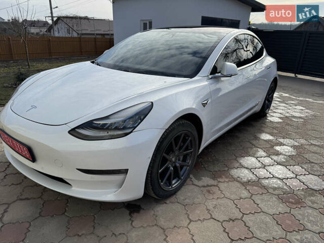 Белый Тесла Модель 3, объемом двигателя 0 л и пробегом 166 тыс. км за 15350 $, фото 1 на Automoto.ua
