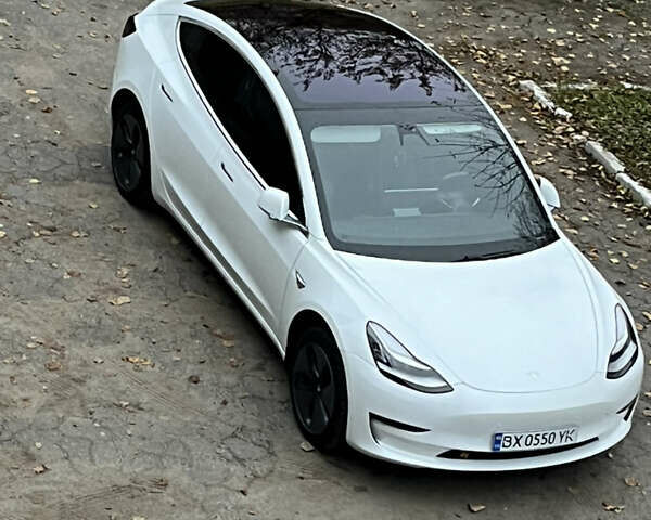 Білий Тесла Модель 3, об'ємом двигуна 0 л та пробігом 56 тис. км за 18800 $, фото 1 на Automoto.ua