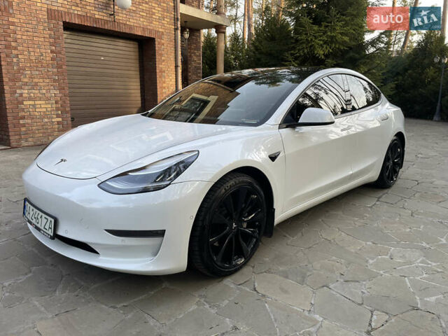 Белый Тесла Модель 3, объемом двигателя 0 л и пробегом 105 тыс. км за 17999 $, фото 1 на Automoto.ua