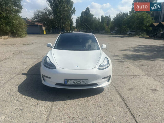 Белый Тесла Модель 3, объемом двигателя 0 л и пробегом 127 тыс. км за 17999 $, фото 1 на Automoto.ua