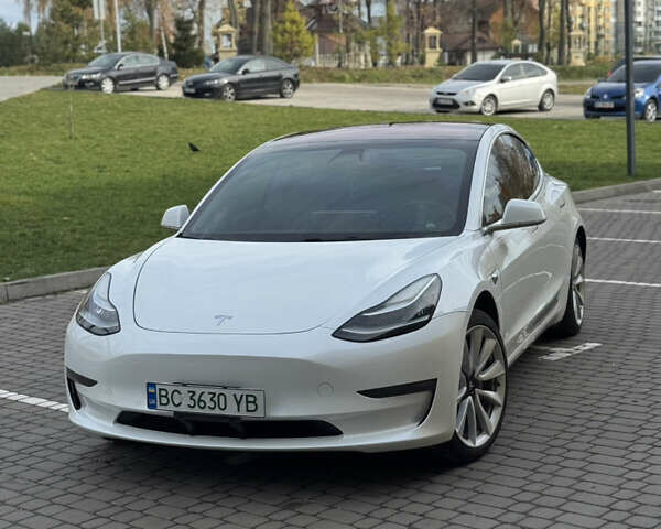 Білий Тесла Модель 3, об'ємом двигуна 0 л та пробігом 170 тис. км за 15500 $, фото 1 на Automoto.ua