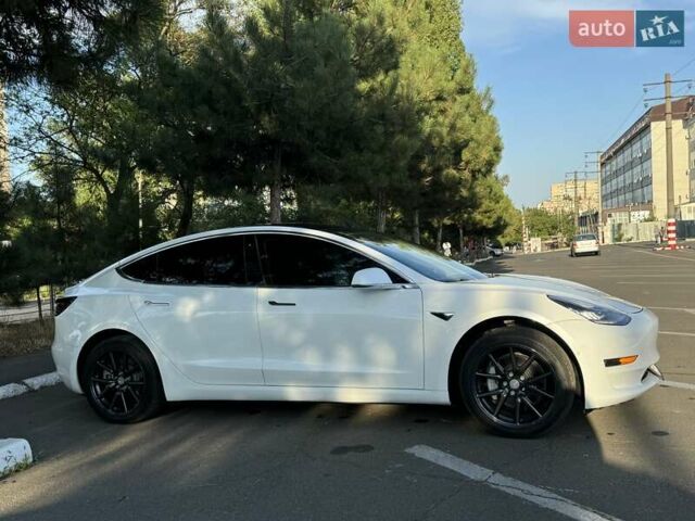 Белый Тесла Модель 3, объемом двигателя 0 л и пробегом 100 тыс. км за 16900 $, фото 1 на Automoto.ua