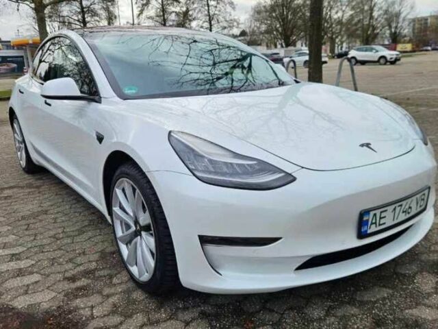 Белый Тесла Модель 3, объемом двигателя 0 л и пробегом 77 тыс. км за 11900 $, фото 1 на Automoto.ua