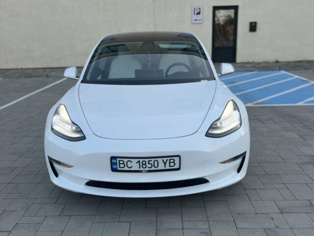 Белый Тесла Модель 3, объемом двигателя 0 л и пробегом 133 тыс. км за 17500 $, фото 1 на Automoto.ua