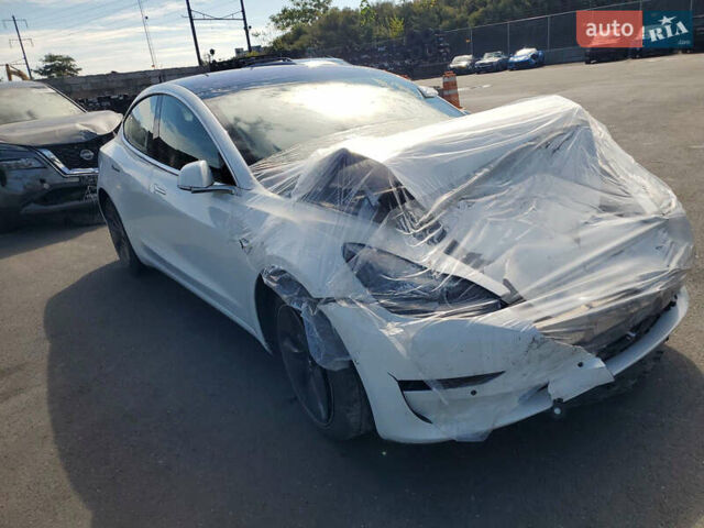 Белый Тесла Модель 3, объемом двигателя 0 л и пробегом 250 тыс. км за 10800 $, фото 1 на Automoto.ua