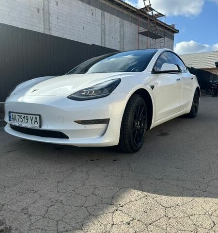 Белый Тесла Модель 3, объемом двигателя 0 л и пробегом 180 тыс. км за 16000 $, фото 1 на Automoto.ua
