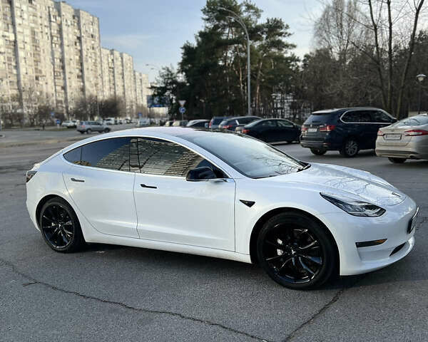 Білий Тесла Модель 3, об'ємом двигуна 0 л та пробігом 195 тис. км за 16000 $, фото 1 на Automoto.ua