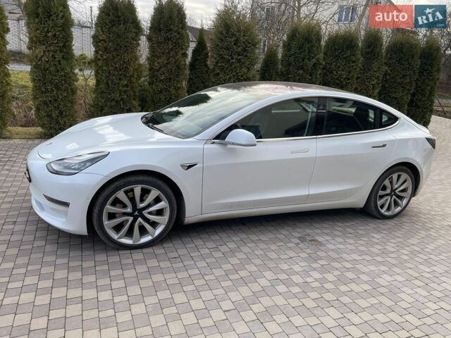Белый Тесла Модель 3, объемом двигателя 0 л и пробегом 111 тыс. км за 17800 $, фото 1 на Automoto.ua