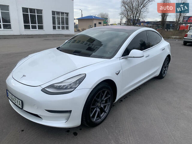 Тесла Модель 3 2018 у Києві на Automoto.ua Білий Тесла Модель 3, об'ємом двигуна 0 л та пробігом 65 тис. км за 15300 $, фото 1 на Automoto.ua