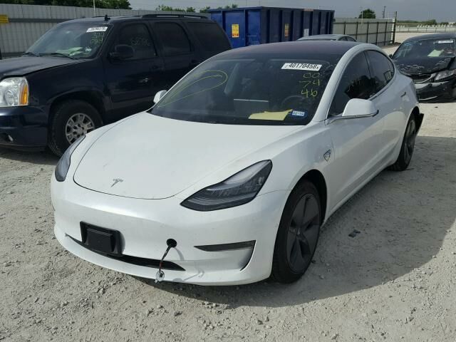 Белый Тесла Модель 3, объемом двигателя 0 л и пробегом 6 тыс. км за 51500 $, фото 1 на Automoto.ua
