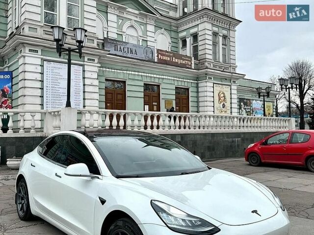 Білий Тесла Модель 3, об'ємом двигуна 0 л та пробігом 143 тис. км за 12900 $, фото 1 на Automoto.ua